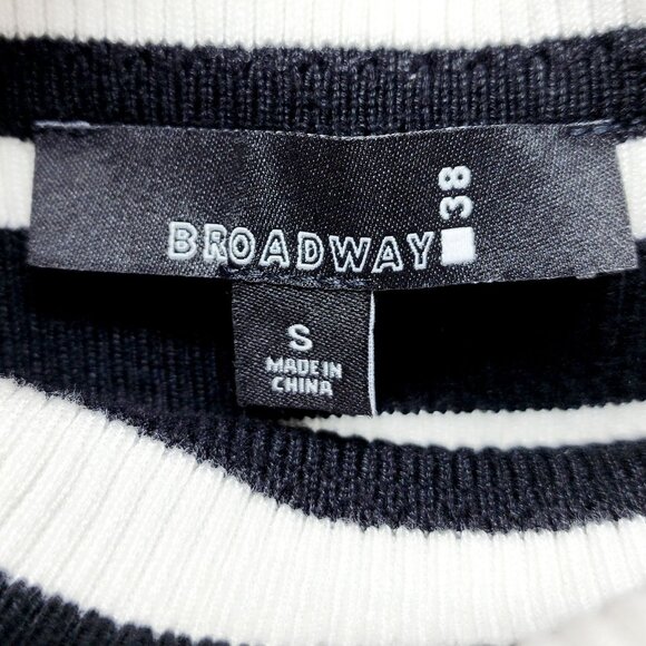 Broadway shirt Black & White Striped Off-Shoulder Ribbed Size S - Picture 4 of 9